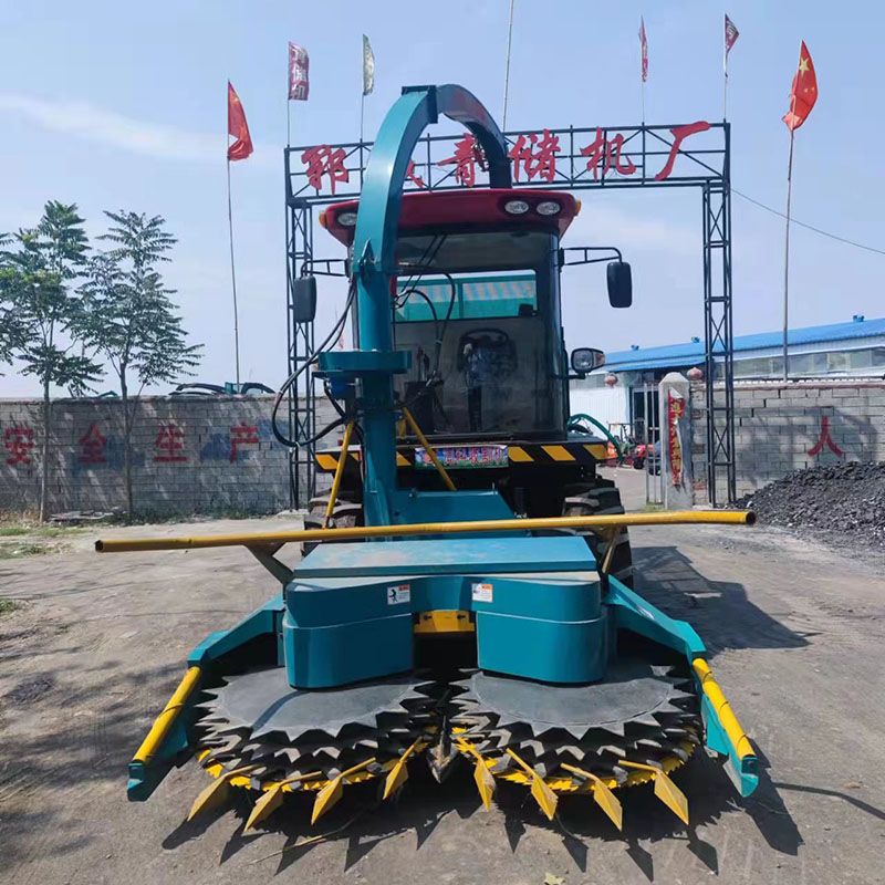 拖拉機(jī)式青儲(chǔ)機(jī)